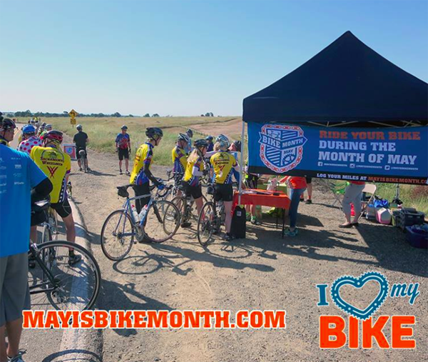 Riders fuel up at "Great Scott," the Sacramento Area's May Is Bike Month kickoff event last Saturday. Image: May Is Bike Month