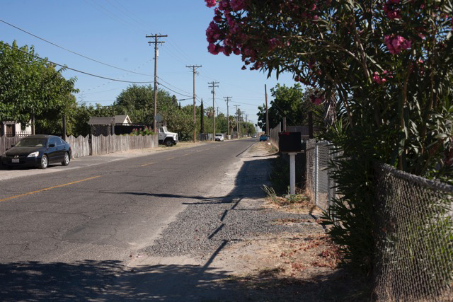 The city of Turlock applied for an Active Transportation Program grant to improve this stretch of West Ave. South near Wakefield Elementary School. Photo: Minerva Perez/Streetsblog
