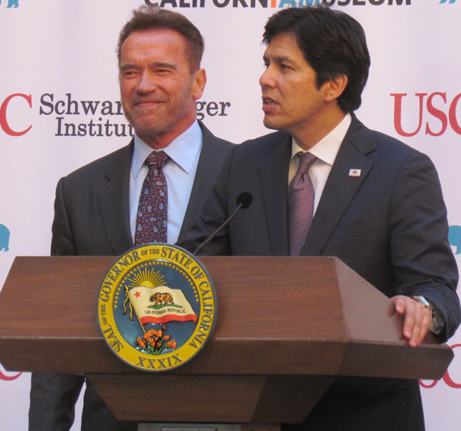 Senate President Pro Tem Kevin de León introduces former Governor Arnold Schwarzenegger. Photo: Melanie Curry/Streetsblog