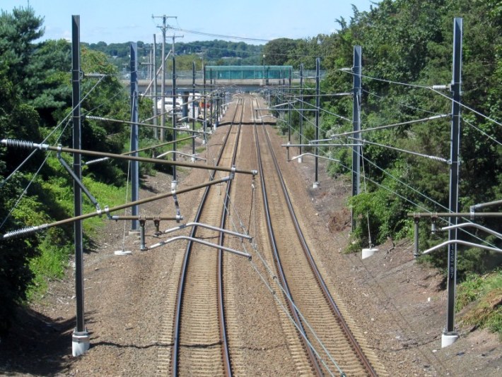 Overhead rail electrification in Connecticut. Photo: Wikimedia Commons