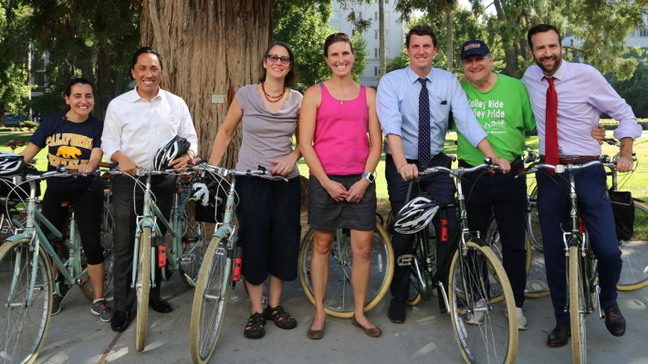 California lawmakers enjoyed a bike ride in support of a bill to expand a state employee bike-share program. From left: Assemblymembers Monique Limón (D-Santa Barbara), Todd Gloria (D-San Diego), and Laura Friedman (D-Burbank), California Bicycle Coalition Policy Director Jeanie Ward Waller, Senators Henry Stern, Robert Hertzberg (D-Van Nuys), and Ben Allen (D-Redondo Beach). Photo by Lorie Shelley
