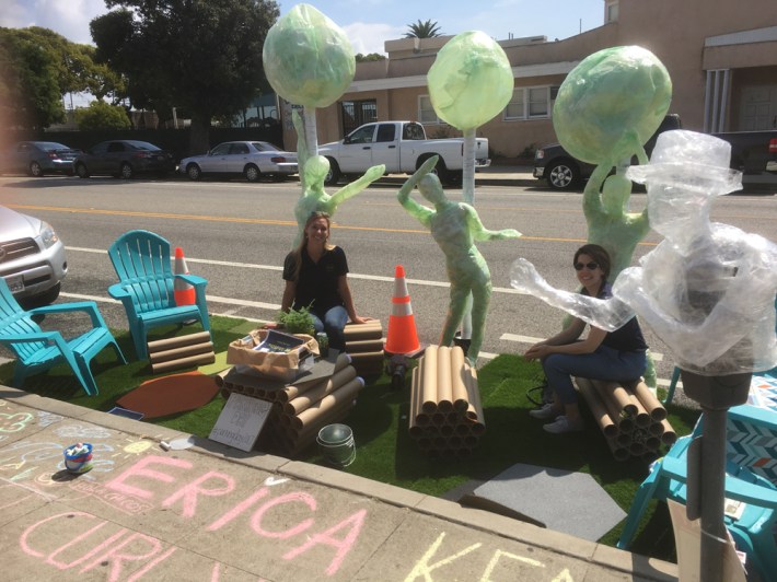 Killefer Flammnag Architects brought some crazy plastic people and trees to their parklet in Santa Monica. Photo: Damien Newton/Streetsblog