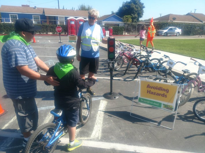 Lessons on basic traffic rules while biking is offered by Los Angeles County/Culver City-based Walk N' Rollers. Kristopher Fortin/Streetsblog CA