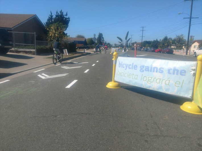Signage on Hazard Avenue seperates a temporary bike lane Kristopher Fortin/Streetsblog CA