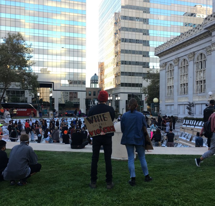 In downtown Oakland, a vigil for black and brown victims of police violence. Image: Melanie Curry